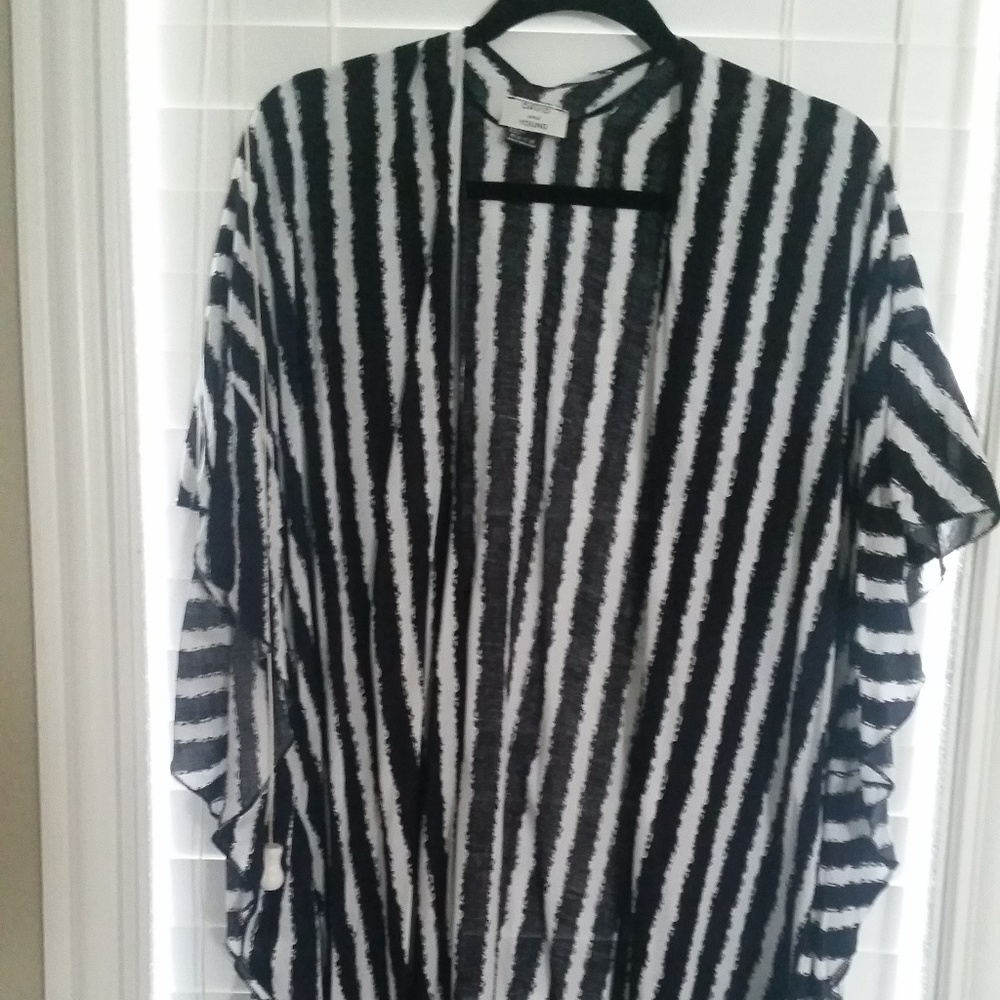 David and Young Black & White Kimono One Size